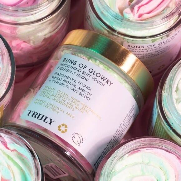 TRULY Beauty: Buns of Glowry Smoothing Butt Polish - Picture 3 of 10